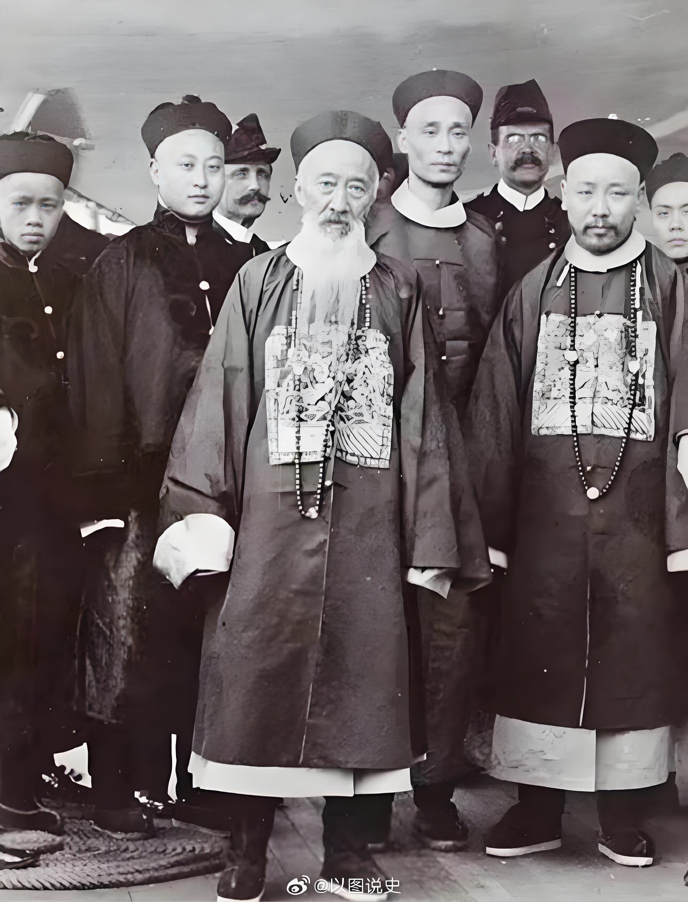 1890年，54岁的张之洞在幕僚蔡锡勇、杨锐等人陪同下亲自考察矿务局的厂址，张先