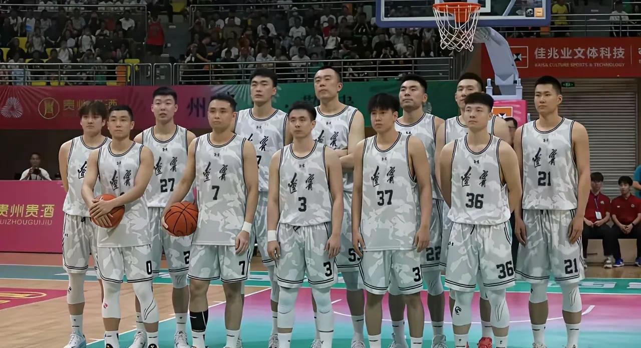 全运会辽宁男篮全辽班的阵容就是神一般的存在，两场比赛分别对阵买了大半个广厦的四川