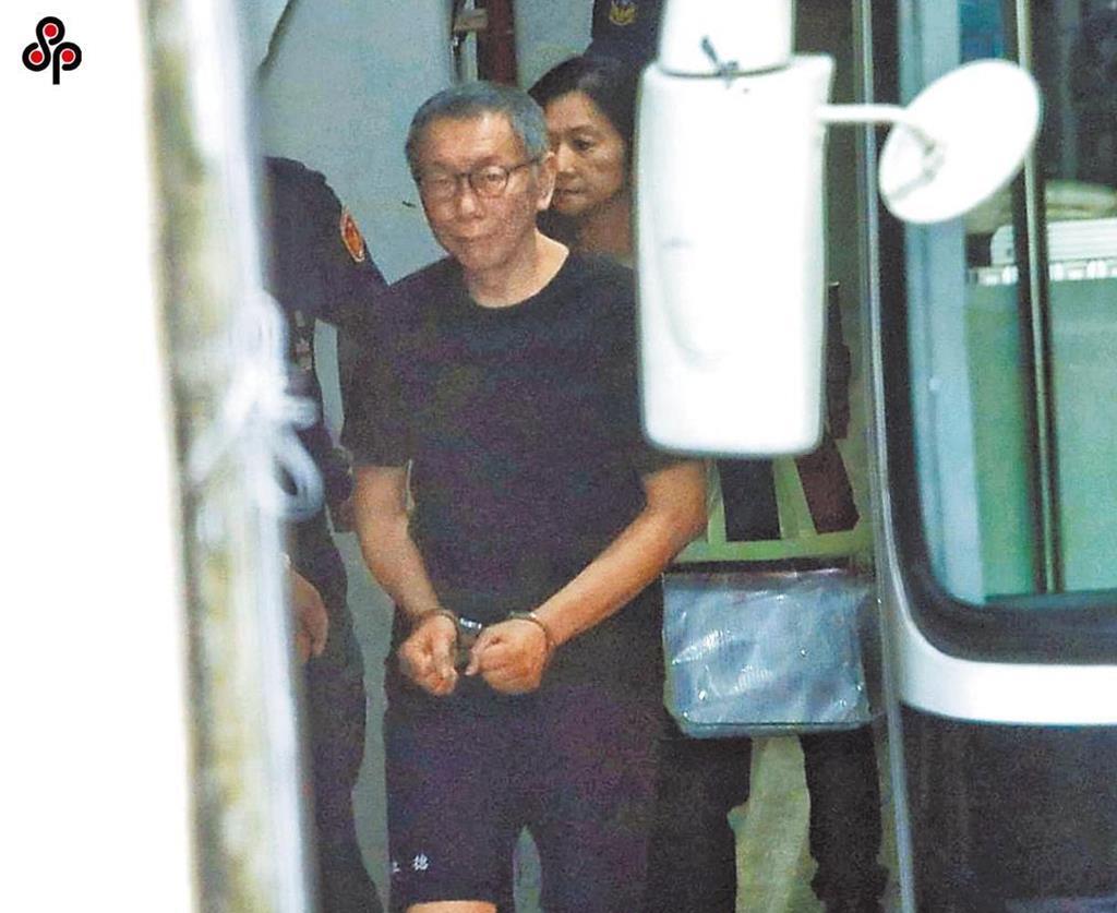 台湾民众党前党主席柯文哲因京华城案、政治献金案遭羁押禁见至今，因台北市议员锺小平