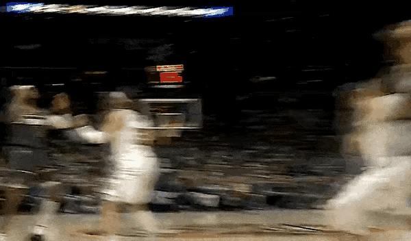 #nba# 威少发威了，真敢欺负我啊，不可以。
面对戈贝尔，虽然威少身高太吃亏，