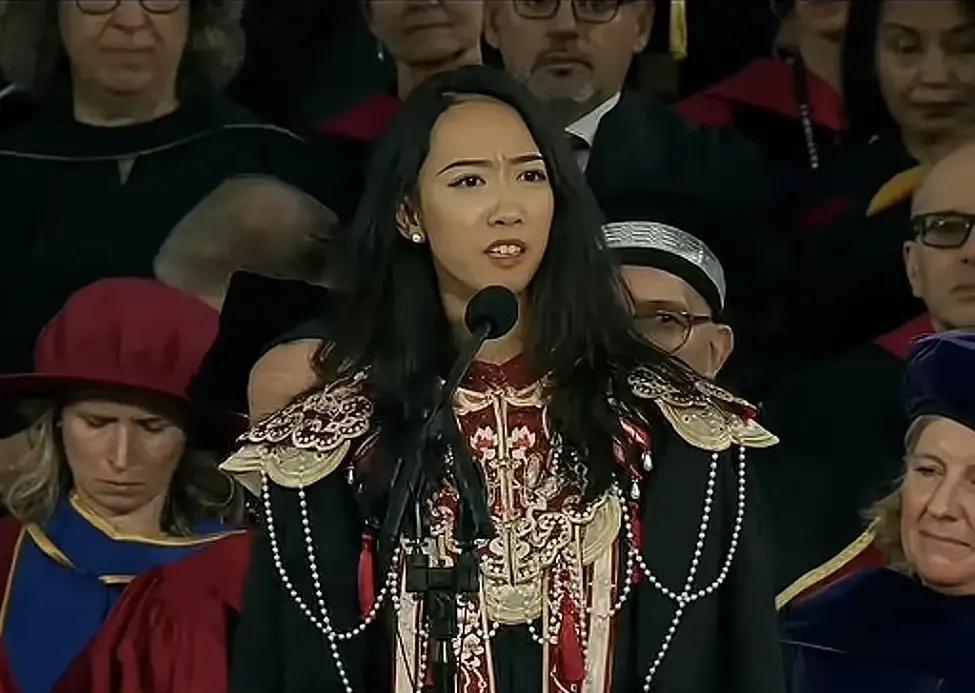 哈佛女孩火了
我给我奶奶看了一眼她的照片
我奶奶说：“她应该不是在国内长大的，至