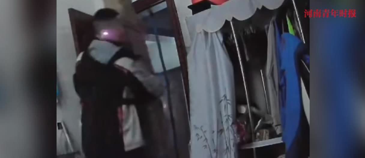 “防不胜防！”5月23日，江苏常熟，一男子因为上班不在家，就让快递员把快递先放在