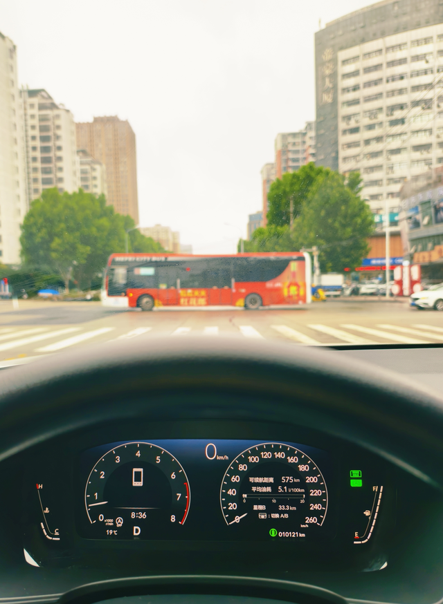 本田思域纯燃油油耗5.1L
还有必要买混动吗？ 用车成本也不高，结构还简单省心。