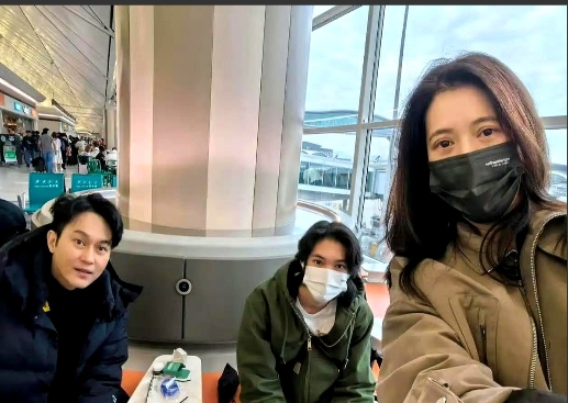 袁咏仪张智霖带儿子日本度假，18岁魔童长相帅气，跟妈妈简直一模一样！

别说，这