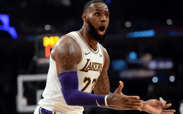 先发的问题太大了，八村和老詹一起在场，协防基本等于纸糊，篮板也没保障。老詹肯定不