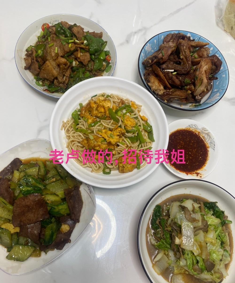 有些人说我做饭都是随便应付一下，马马虎虎的……
但是我觉得我这段时间做得菜还挺丰