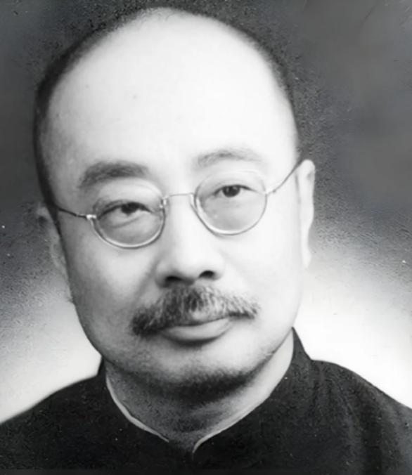 1936年，鲁迅去世的第2天，和鲁迅反目成仇13年的弟弟周作人，若无其事地去学校