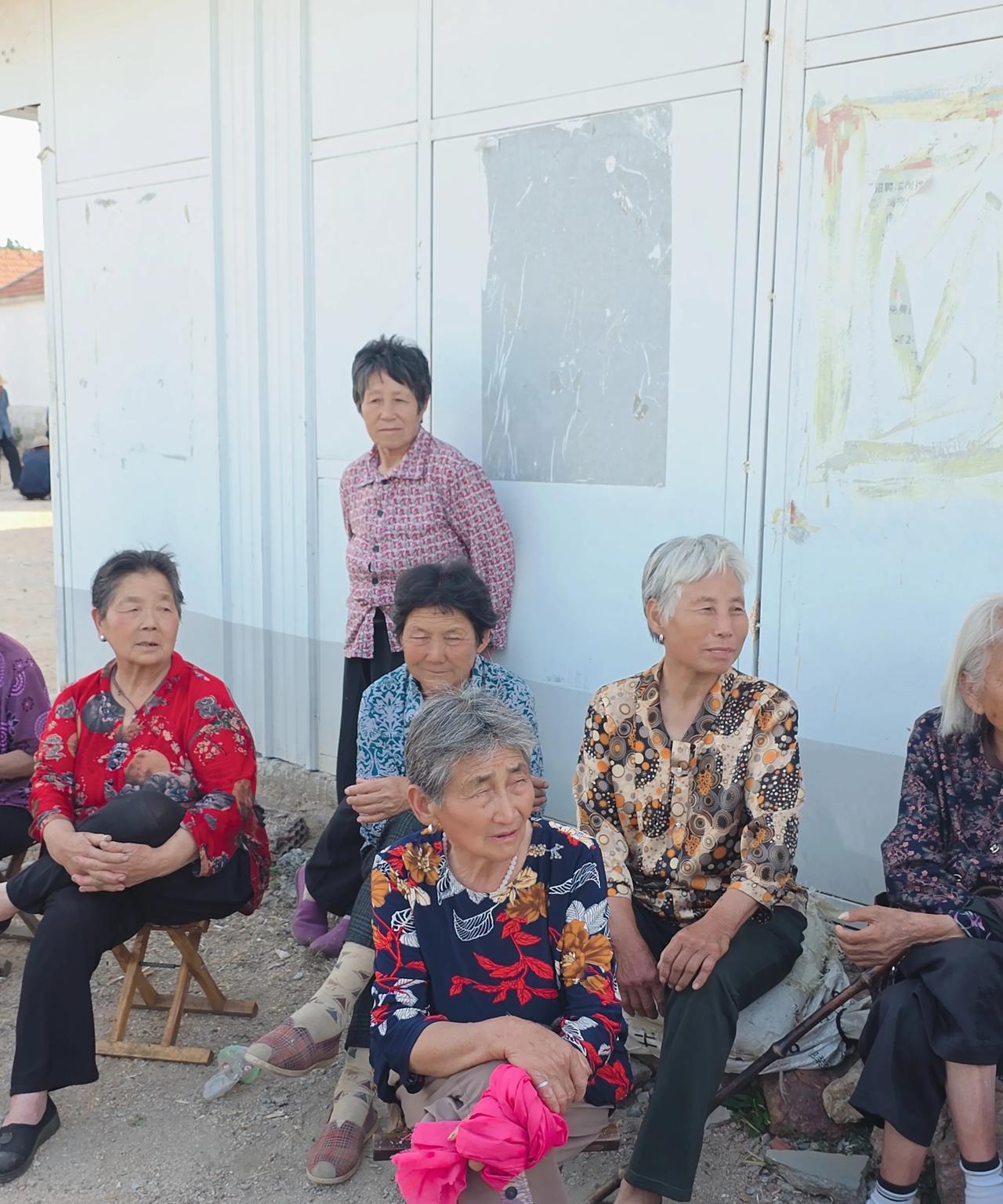 乡村叙事：村里一代妇女不堪回首的记忆……
40年前，生育问题上，村里很多妇女曾有