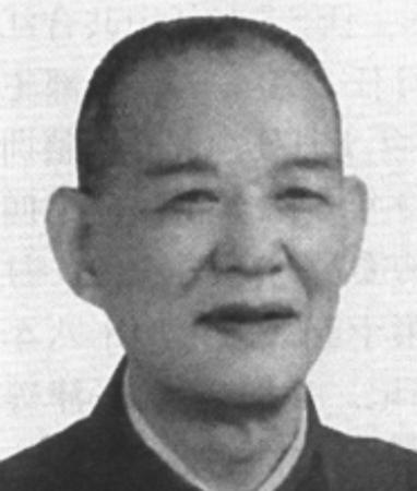 1941年，保卫部长钱益民让警卫员下河洗澡，警卫员下河后，钱益民却拿走了他们的腰