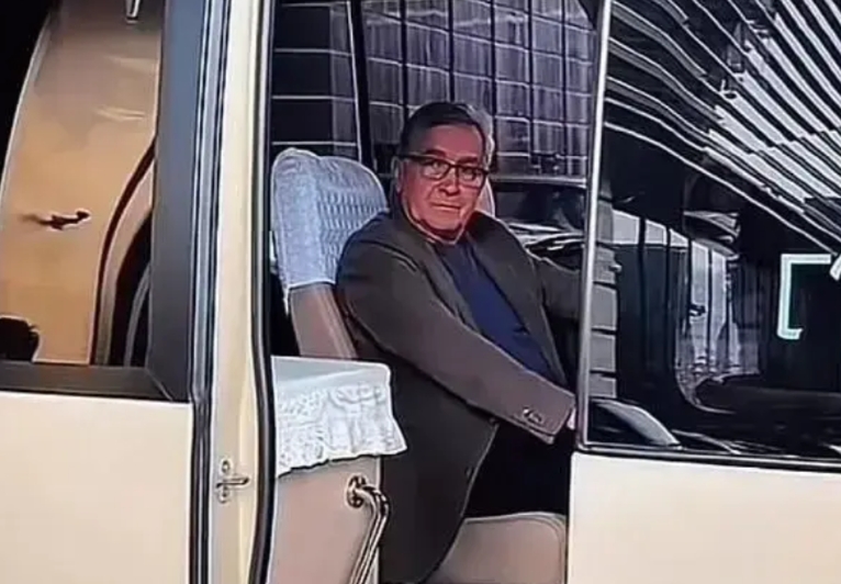 在伊朗和以色列隆隆的炮火中。前国足主教练布兰科·伊万科维奇在凌晨低调的走了，甚至