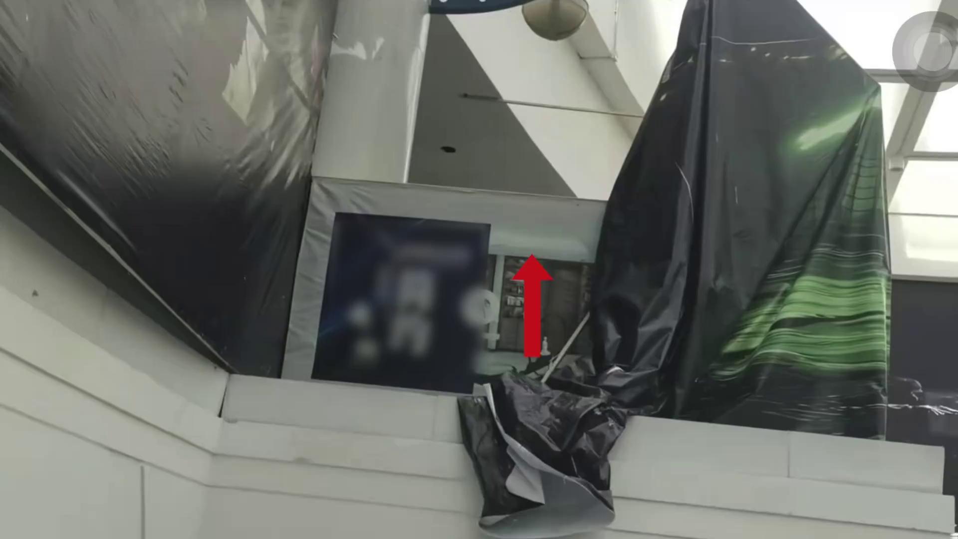#18岁男孩玩真人CS时坠亡
 
商家要把安全放在第一位！一名刚满18岁的高中生