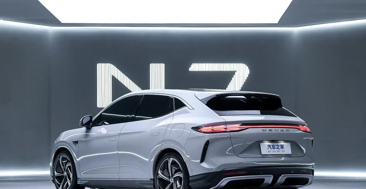 腾势N7、方程豹豹5中低配，即可配置云撵A悬架系统将不再是梦。
据网友爆料，比