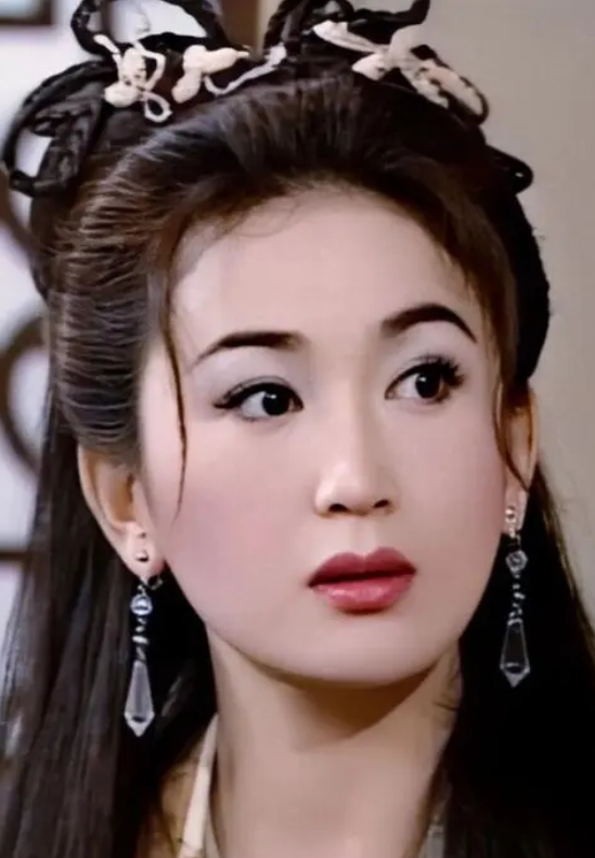 2000年，温碧霞对身价10亿的富豪何祖光说：“我可以嫁给你，但绝不为你生孩子。