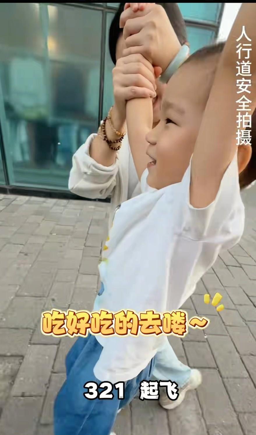 粉丝们都在说都是洞家嘟嘟口音像哪里的？不像河北的，不像山东的，反而觉得像是外国人