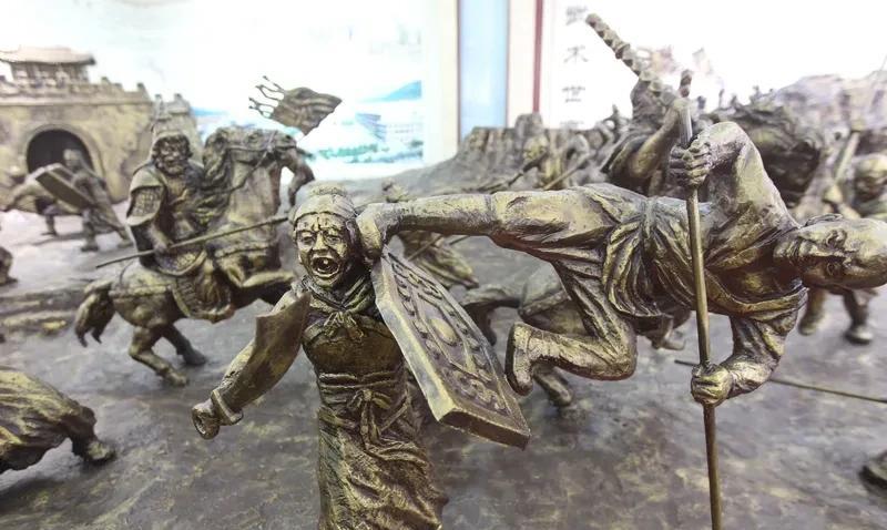 李世民简直牛上天！他是千古第一功勋帝王，战力当世无敌。十七岁为救隋炀帝破突厥，十