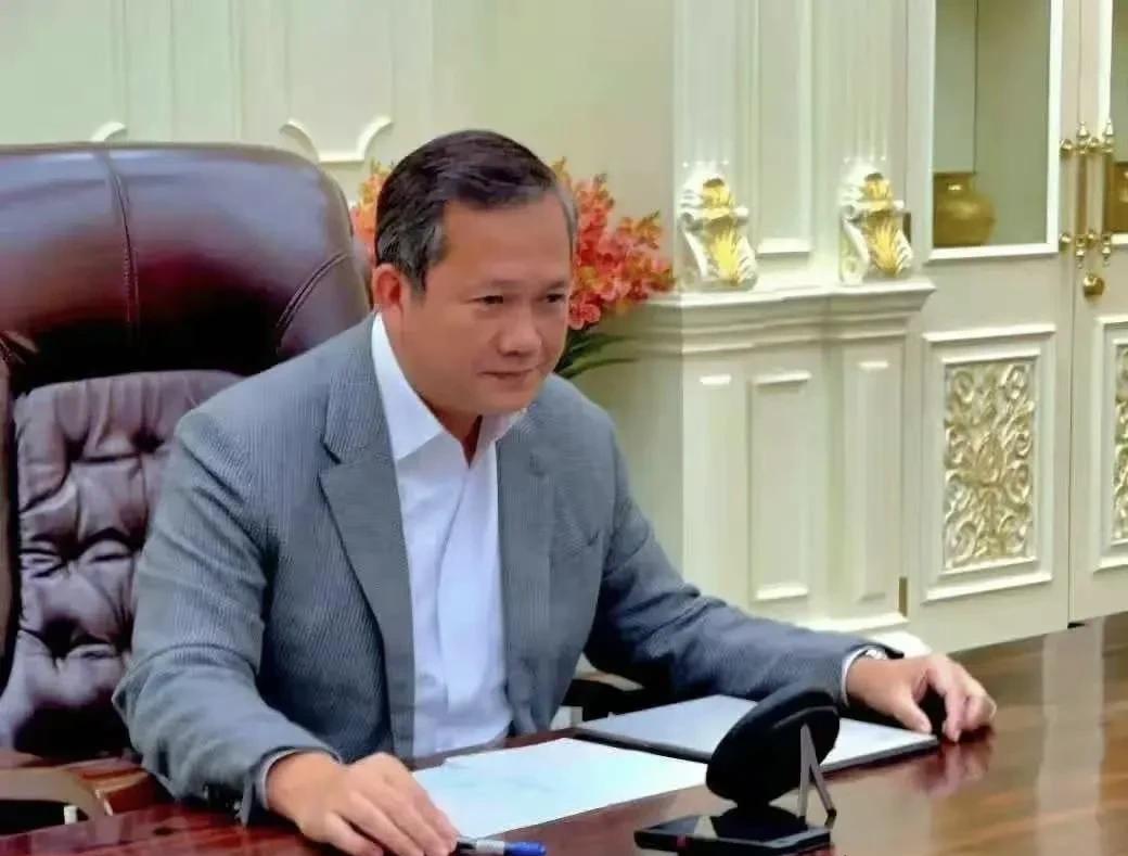 柬埔寨怂了，不停喊停火停火
柬埔寨洪森父子被泰国一顿打，明显怂了，完全没有之前的