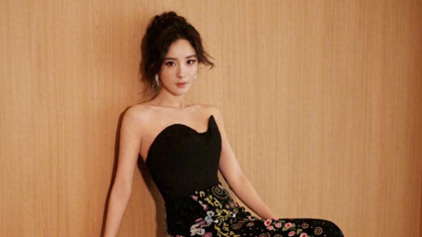 章子怡和杨幂凭《酱园弄》提名“金莲花奖”，为何赵丽颖没有提名