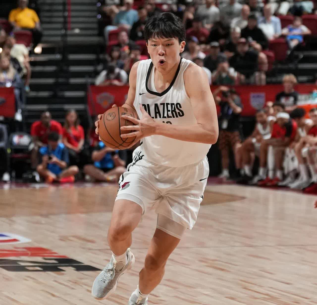今日NBA夏联比赛:开阔者对阵火箭
杨瀚森半场数据：上场11分05秒，3投1中
