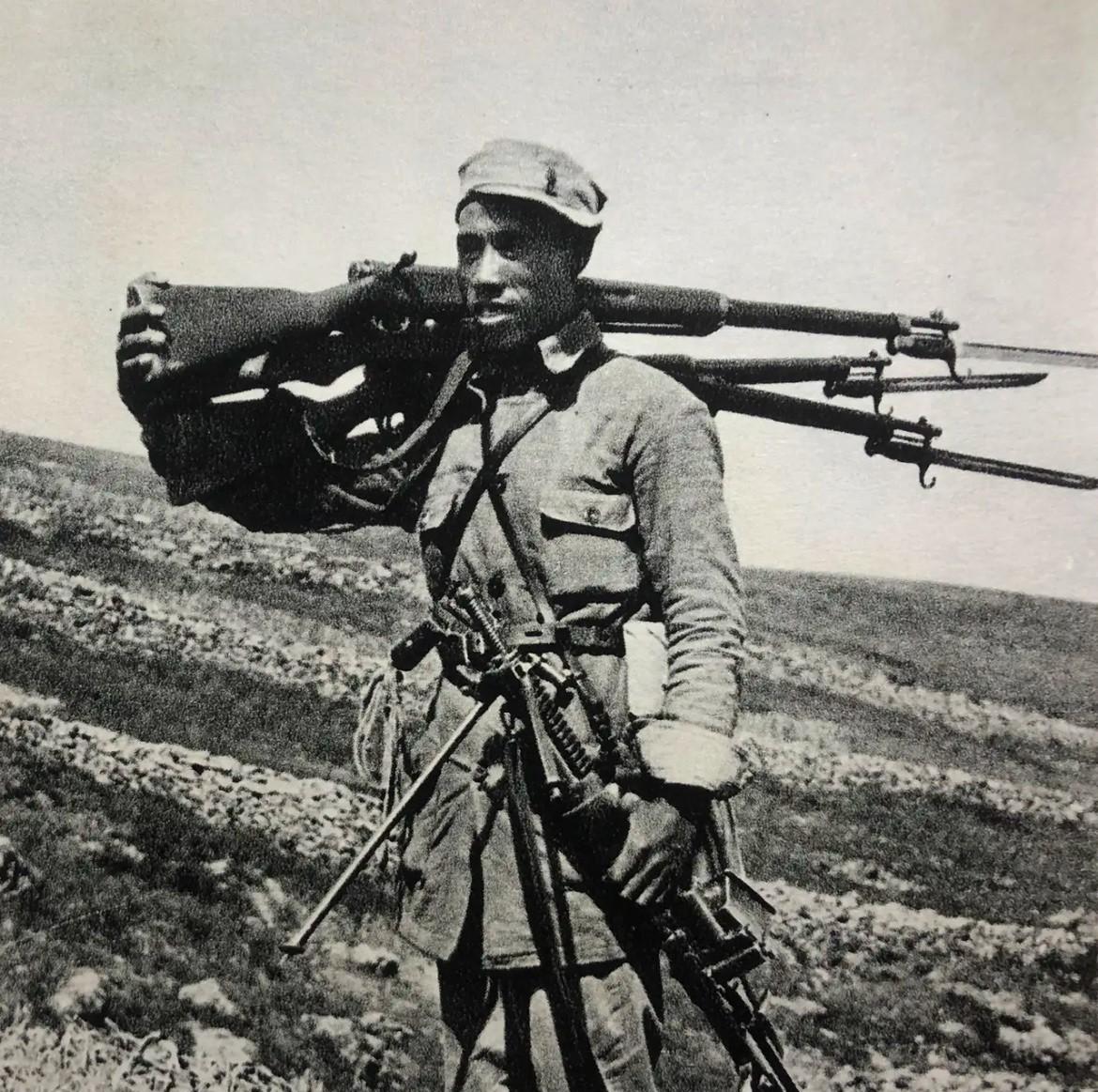 1940年9月，八路军晋察冀军区第一军分区2团1连在河北涞源县三家村附近与日伪军