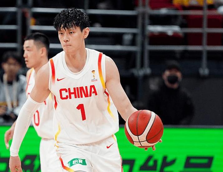 曾凡博在国家队的亮相确实表现不好，这样想打nba应该是不可能的，此前北京男篮也表