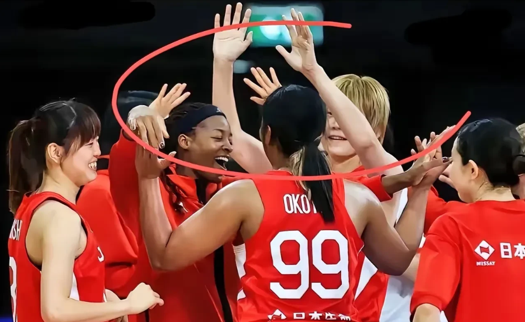 看了澳大利亚和日本女篮的决赛，
说真的我希望日本赢，
由于身高劣势，日本队打的很