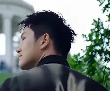 还记得“都是，都是，没有压力。”
那个说这话的傲娇臭屁的男孩吗？
如今他已长