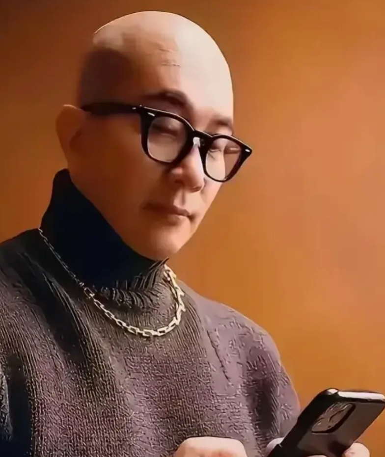 光头这脸简直比城墙还厚，让徐熙媛白养了3年也就算了，现在居然还好意思去找汪小菲，