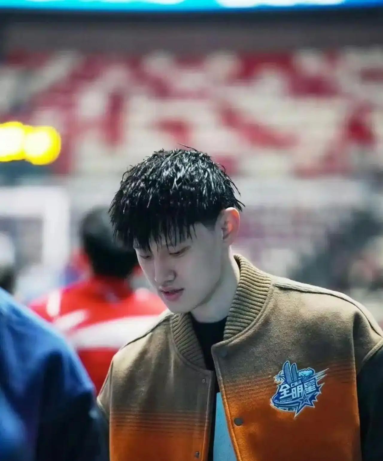 在NBA，场上表现是决定球员去留的唯一原因，其他免谈！曾凡博应该早些认清现实！