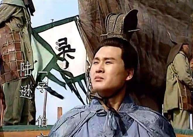 孙策攻陷庐江后，把陆家几乎灭族，年仅6岁的陆绩成了家主，12岁的陆逊担起了重任。