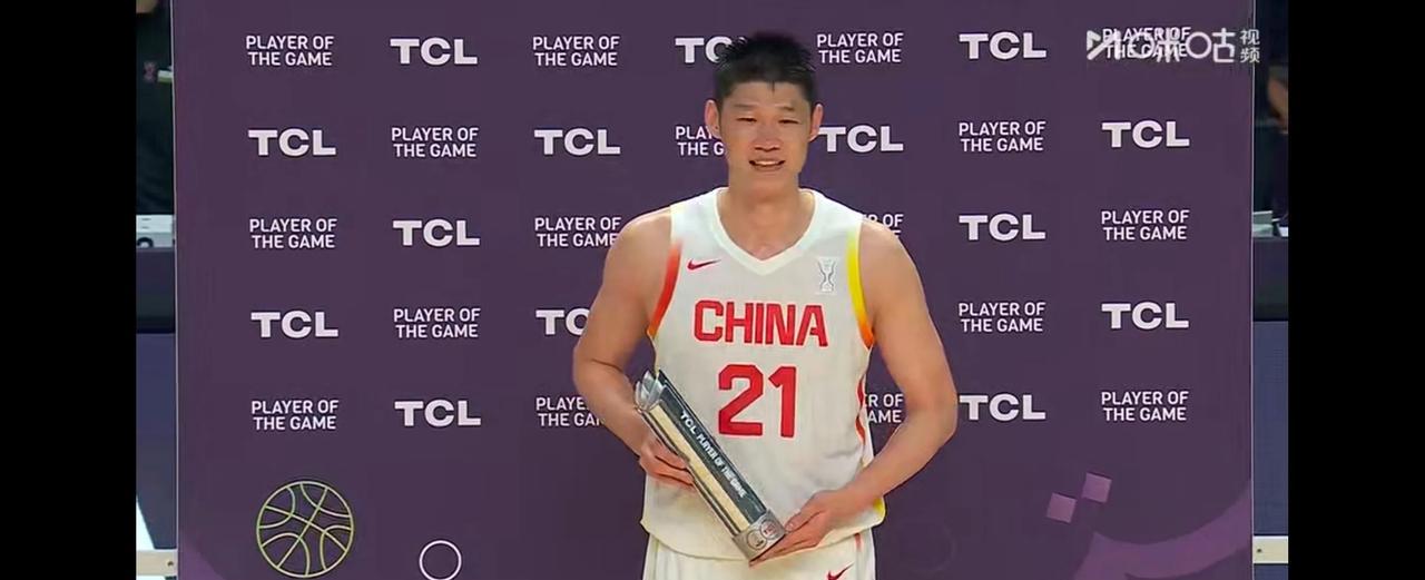 中国男篮以79：71战胜韩国男篮，打进了四强。
最大的功臣当然是胡金秋，得到了2