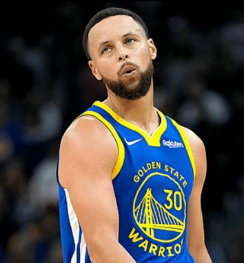 库里31分，勇士险胜雄鹿。NBA常规赛，勇士主场迎战雄鹿，这场比赛，库里是得到3