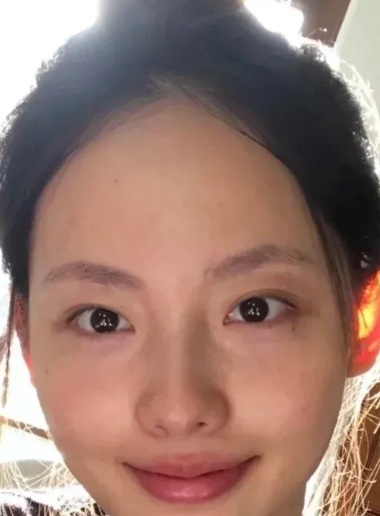 张嘉倪私底下是一个什么样的人，感觉很多人对她的印象不太好，都说她脾气大。

而且