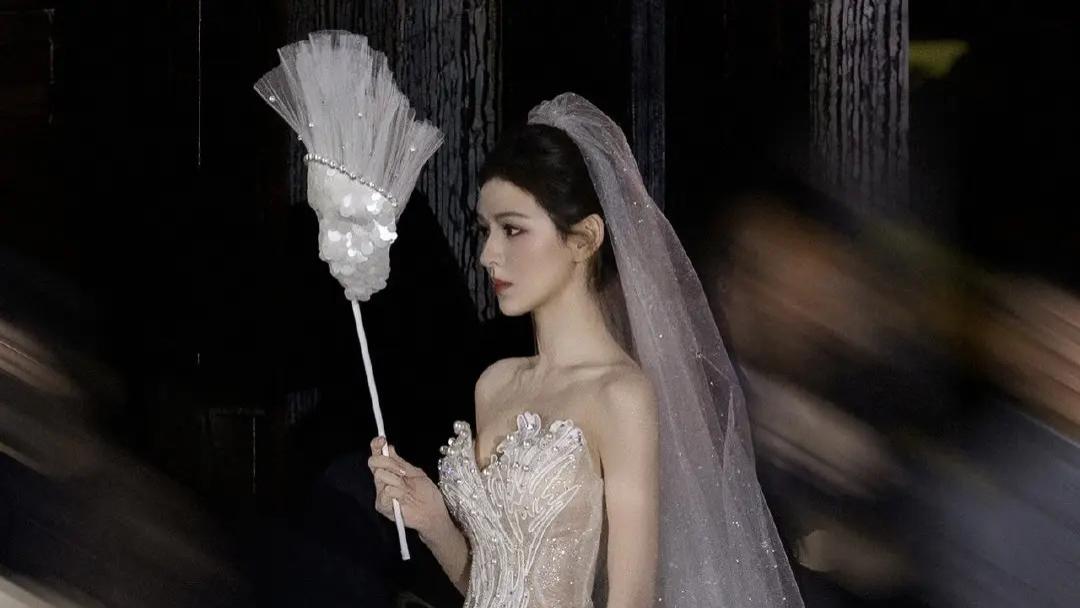 张予曦亮相三亚婚纱周，两套高定造型惊艳全场