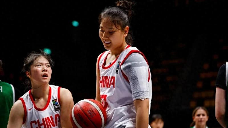 亚洲杯：中国女篮轰出46比0，李月汝妹妹成奇兵，日本队全胜晋级