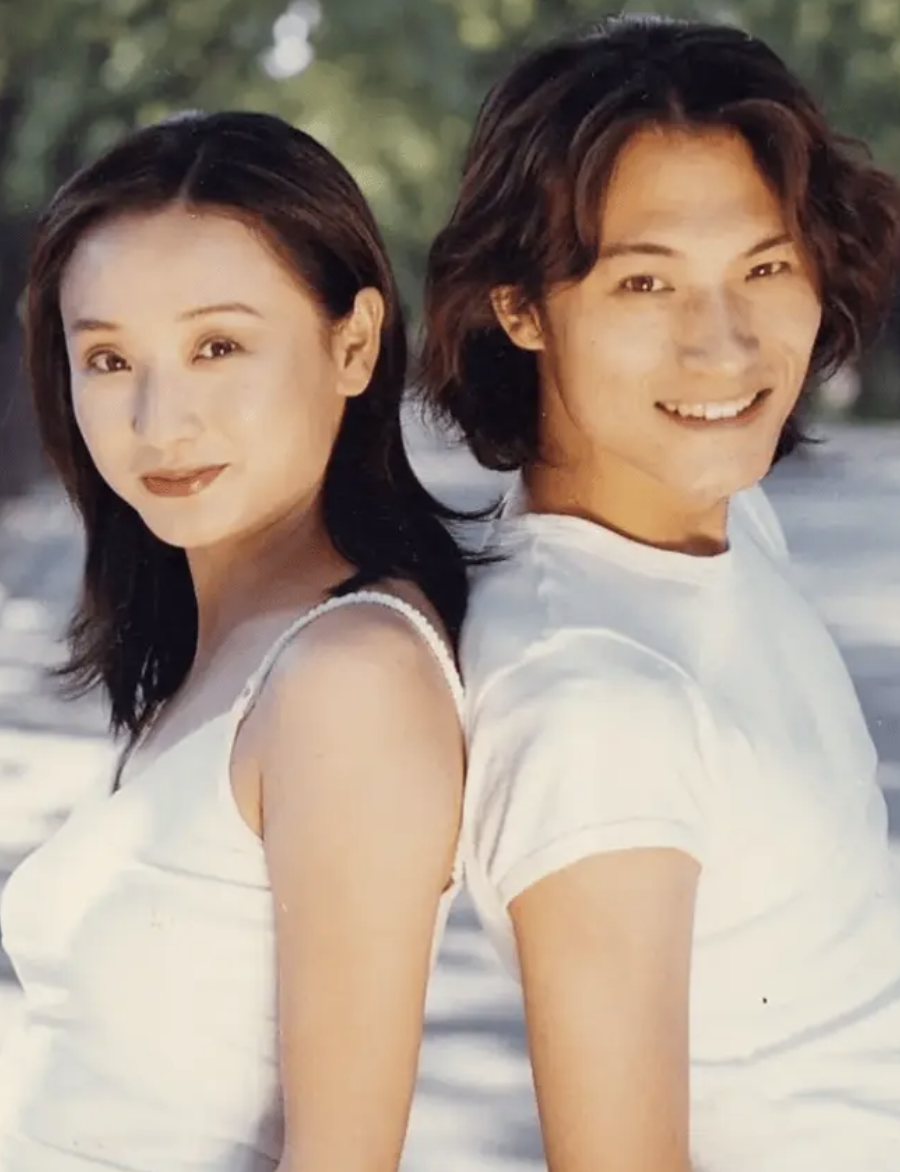 耿乐孔琳分手18年: 他娶娇妻生子，她牵手大佬