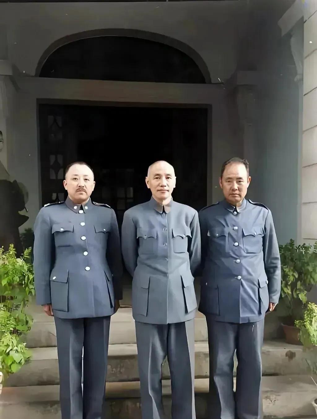 你能确认这张照片是真实的老蒋、傅将军、卫将军吗？如果是真实的，那陈道明饰演的老蒋