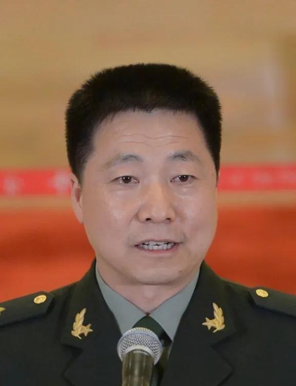 一场电视节目中，杨澜问杨利伟：“出发前的那个晚上，你和你的妻子聊了些什么？” 杨