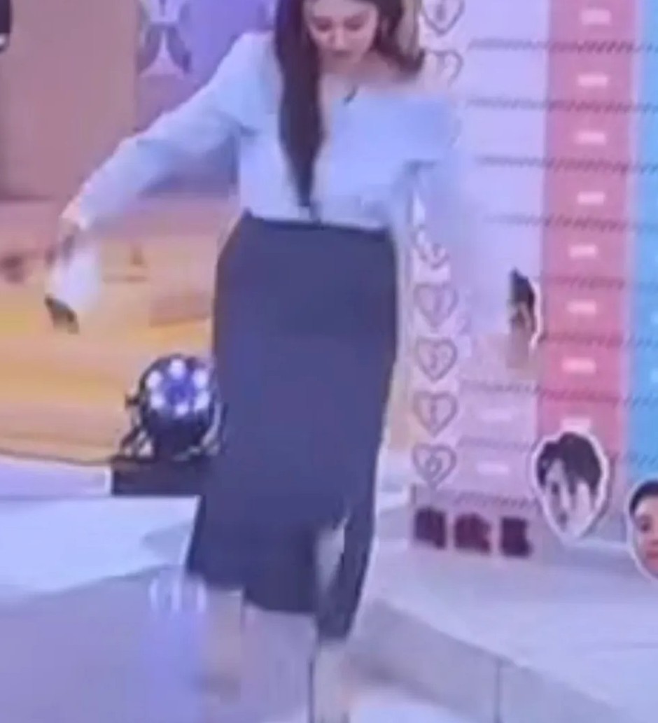 吴宗宪女儿节目上踩刘宇宁照片，
真的是有什么样的爹就有什么样的女儿，
采访里吴宗