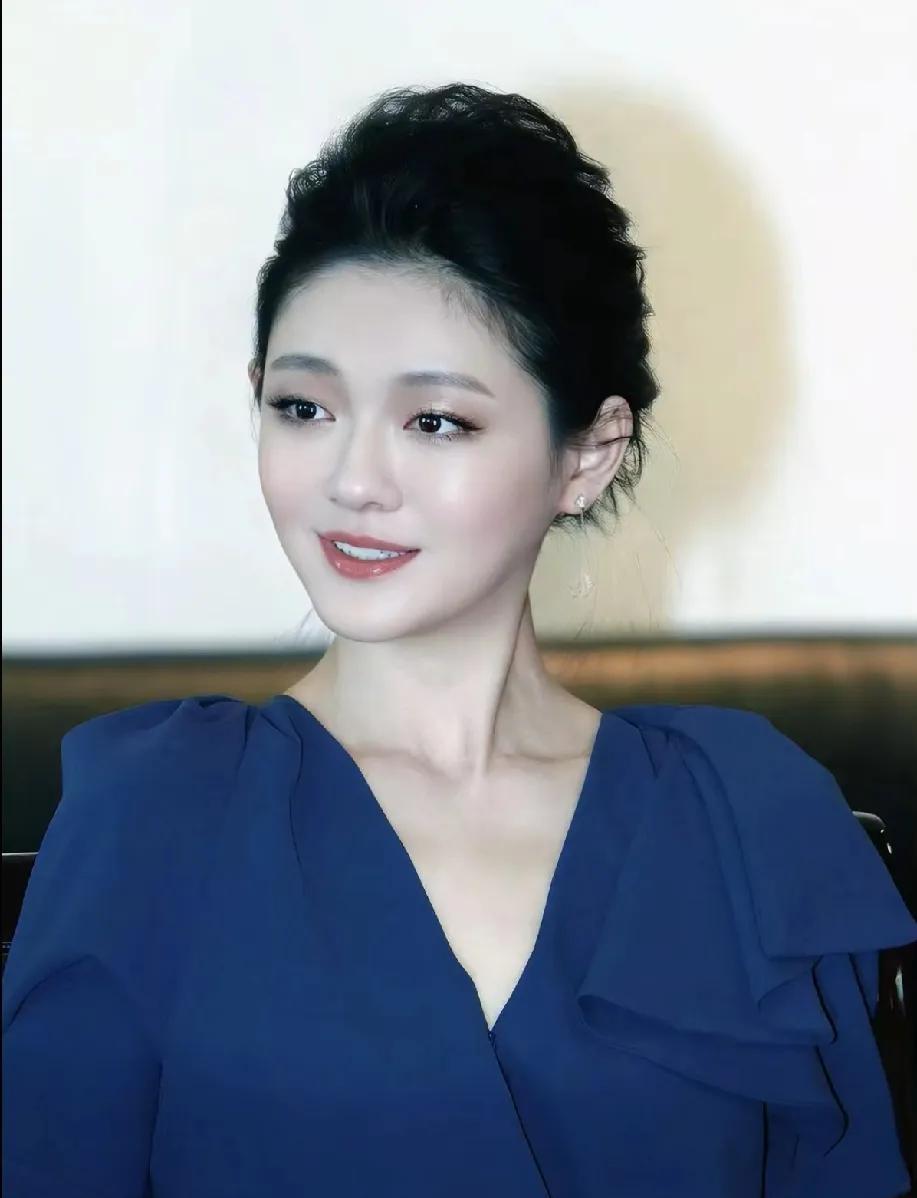 大S的去世不知道为什么，听着就想身边相处很久的人去世那样难受，本来应该是大女主的