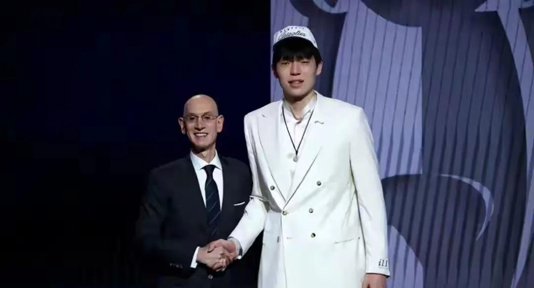 下个能进NBA中国后卫来了？完爆徐杰接班人，打加拿大队砍19分。朱正大概率是从现