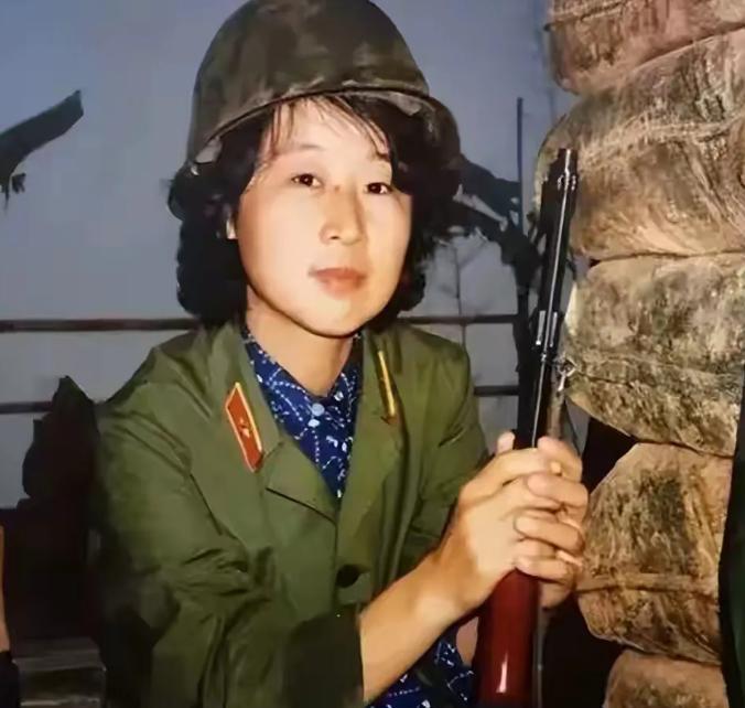 1978年，有一头公狼走到了军营附近东张西望，卫兵出于谨慎刚想要开枪射击，没想到
