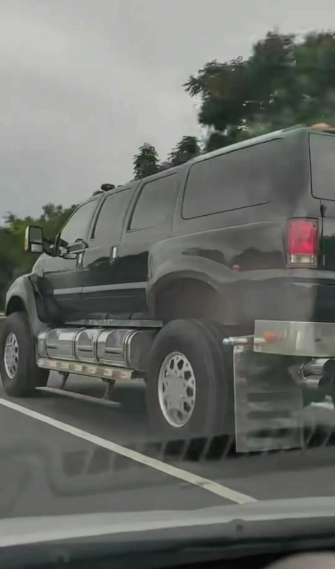 网友：这是什么车，也太霸道了吧？