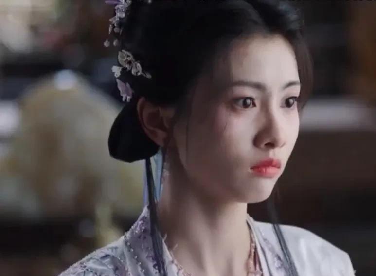 《朝雪录》原著之秦霜
秦霜是秦家三房的庶女，从小丧母，因而养在嫡母林氏膝下，林氏