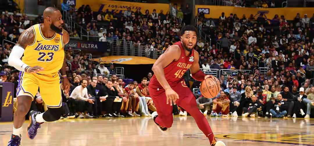 拒绝詹姆斯？米切尔估计脸要被打肿了！
上赛季哈利伯顿证明了自己，他不是最被高估球