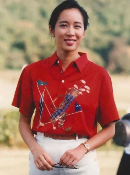 63岁的朱玲玲离婚20年，仍被前夫宠成公主