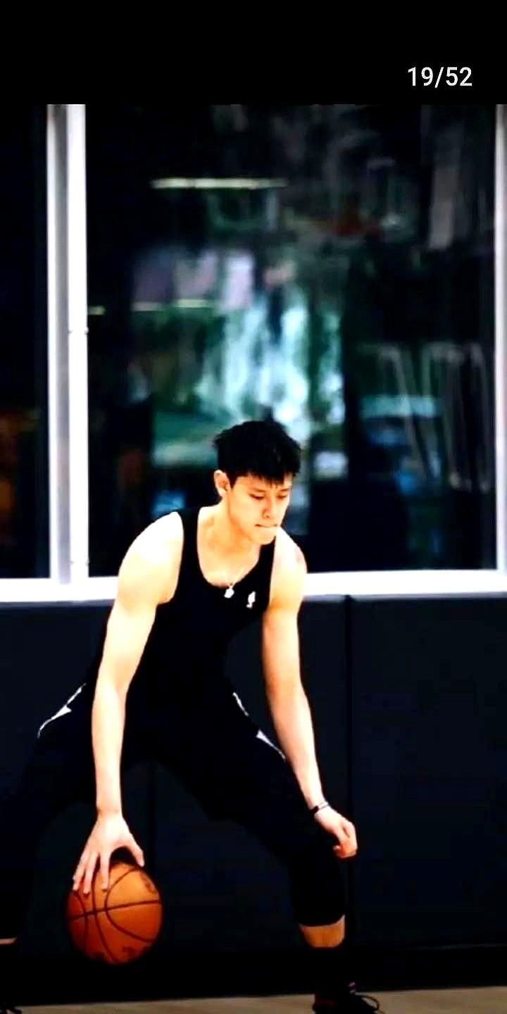杨瀚森目前的动态是“正在备战NBA选秀”，2025年NBA选秀大会的具体时间安排
