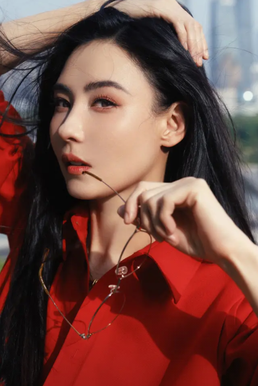 张柏芝说从来没有把王菲当成情敌，直言大家都是女人，也希望他们幸福快乐！

或许很