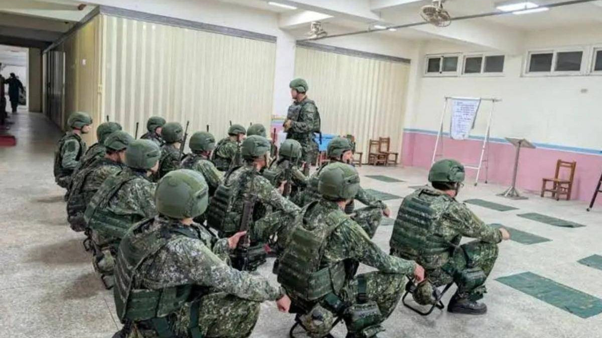 汉光演习十天九夜，赖清德跑去现场打气，台军的表现犹如儿戏