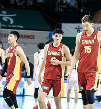 中国男篮在客场不敌韩国的赛后进行了长达两个小时的会议。据媒体人球圈赵探长透露，在