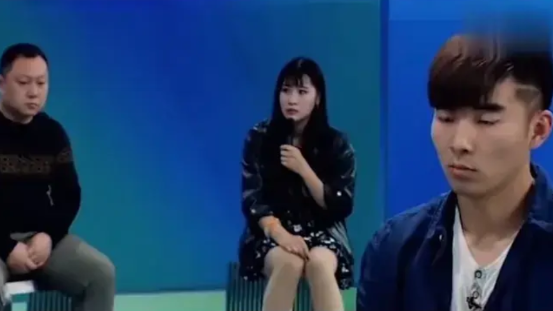 这女人真是太不检点了，先是和相恋三年的男友分手了，然后又找了现在的男朋友在一起同